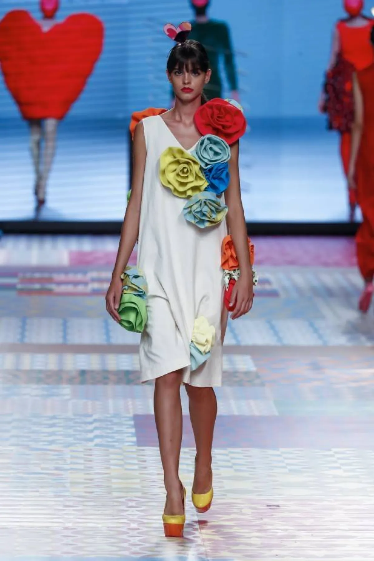 صيحة الأزهار في عروض ربيع وصيف 2022