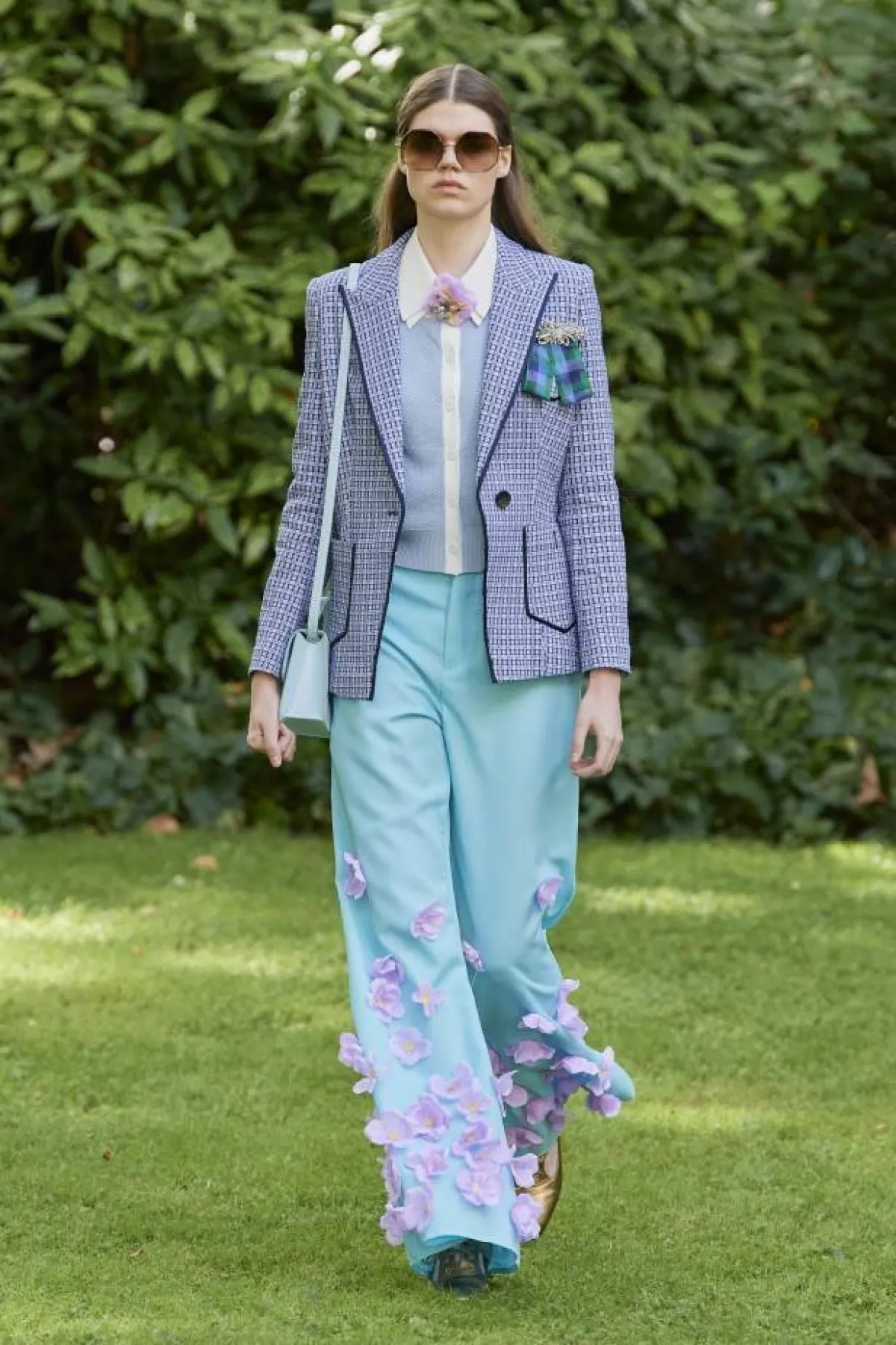 صيحة الأزهار في عروض ربيع وصيف 2022