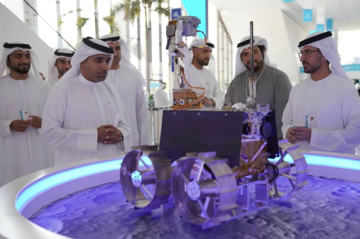 مجسم راشد أول مركبة تصل للقمر - الصورة من حساب مركز محمد بن راشد للفضاء على تويتر