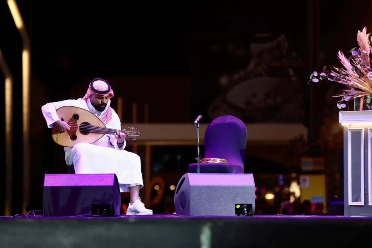 أحد المتسابقين في مسابقة ملك العود 