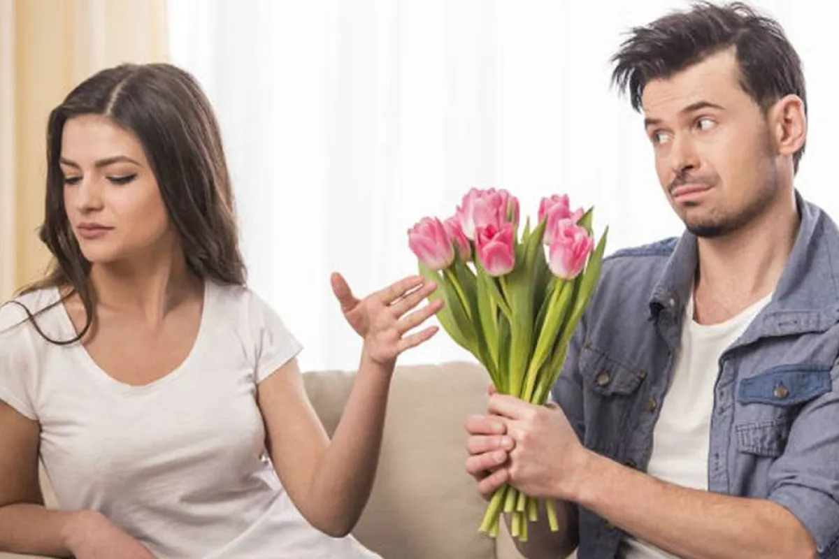 إنني الآن يا صديقي أعترف بين يديك أن في قلبي حسرات على ما تسببت به لكَ من جراح