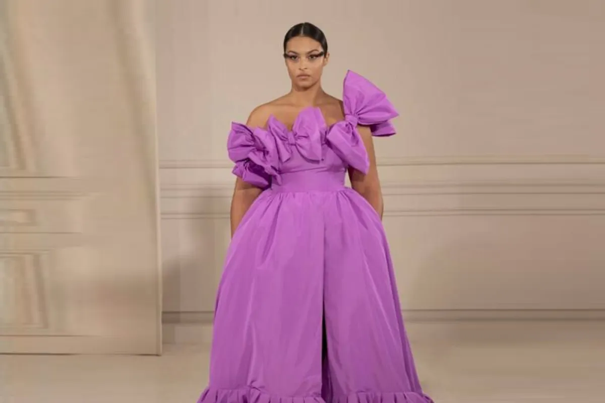 فستان خطوبة مزين بفيونكة من فالنتينو  Valentino