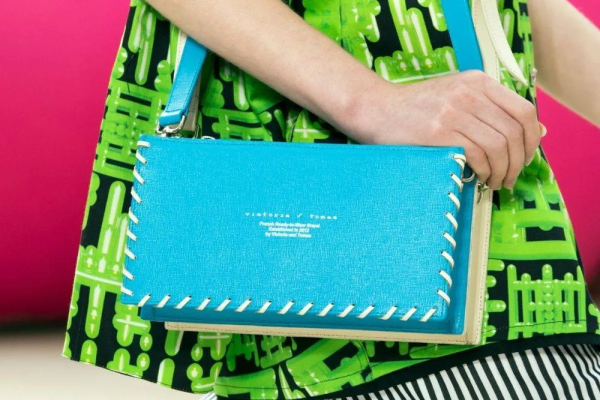 حقيبة كروس ملونة من فيكتوريا/توماس Victoria/Thomas  