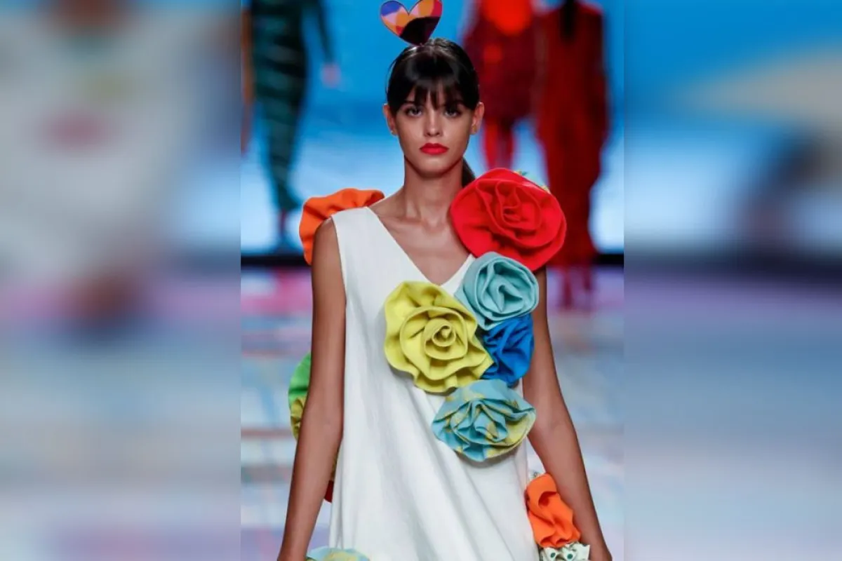 فساتين مزيّنة بالورود للتألّق في يوم الأم من أغاثا رويز دو لا برادا  Agatha Ruiz De La Prada