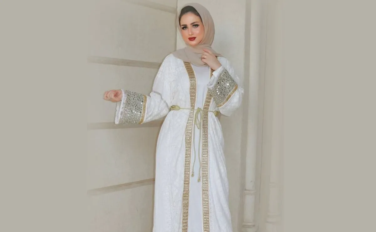 ملاك العتيبي بعباية لامعة