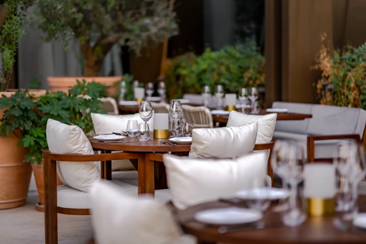 أحد المطاعم في فندق دبي إديشن 