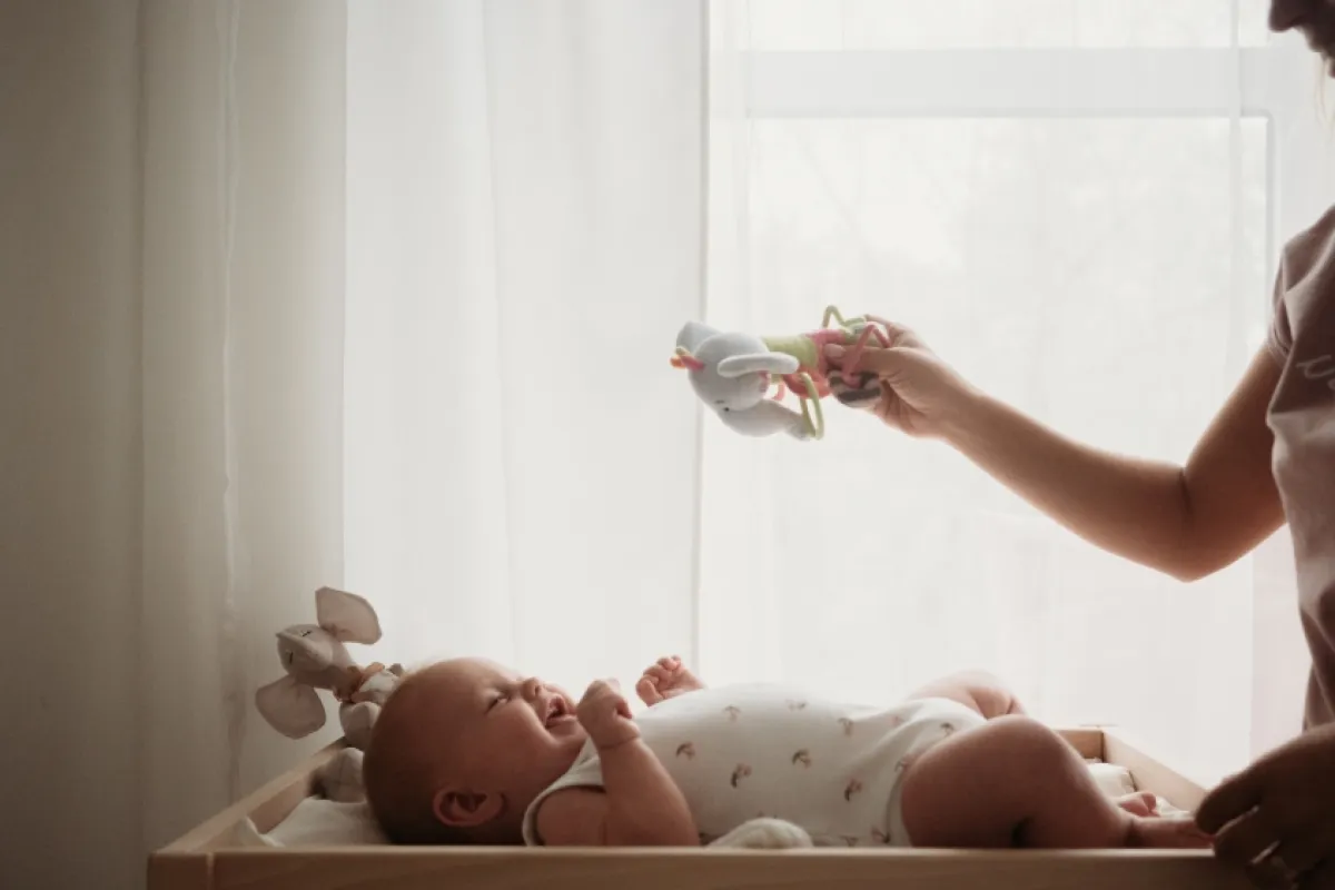 كيف ألاعب طفلي في الشهر الثاني؟