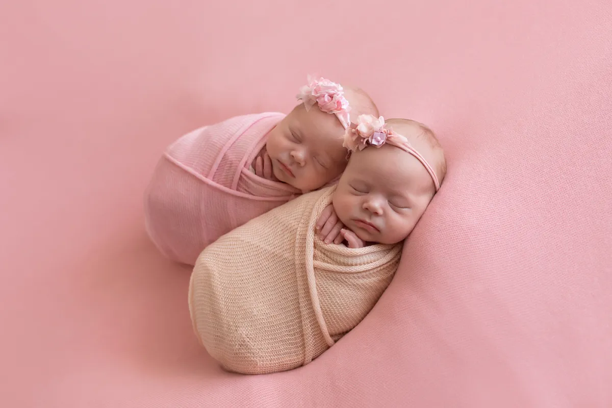 أسماء بنات توائم على الوزن نفسه