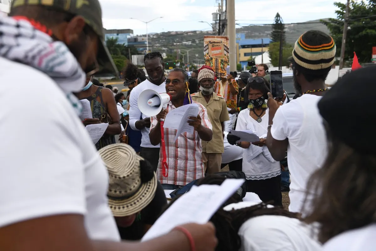 تنظيم الإحتجاجات في جامايكا- الصورة من موقع People