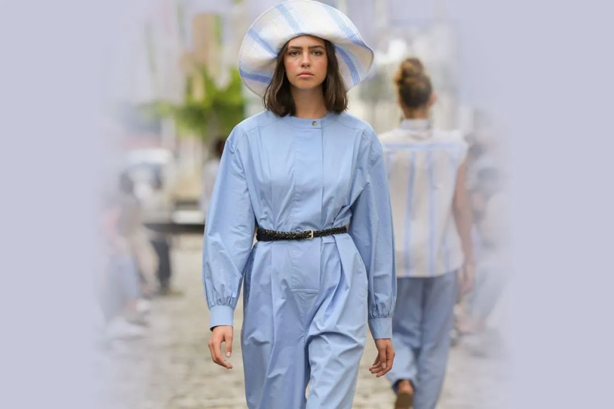 جمبسوت باللون الأزرق من Lovechild 1979 