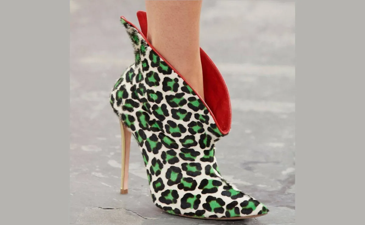 حذاء ملون من Vivienne Westwood 