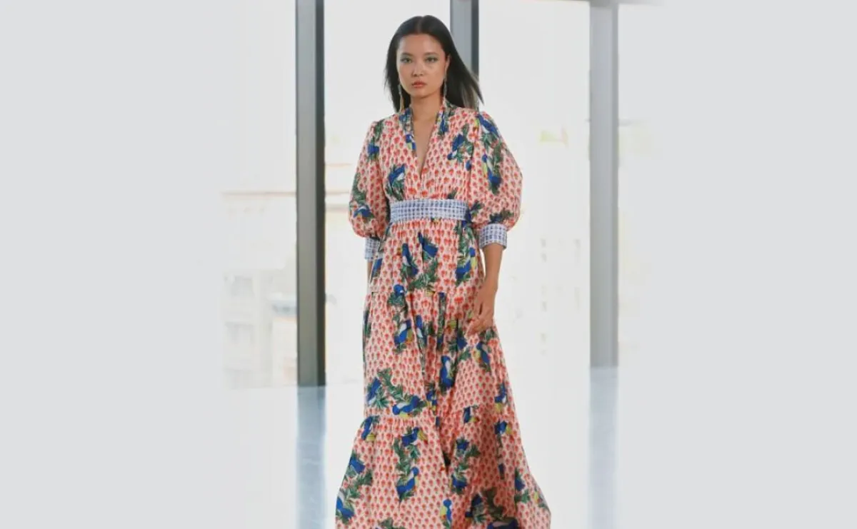 فساتين ماكسي محتشمة تناسب شهر رمضان من عروض صيف 2022 من بادجلي ميشكا Badgley Mischka