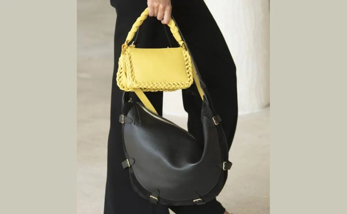 حقيبة يد باللون الأصفر من ألتوزارا Altuzarra