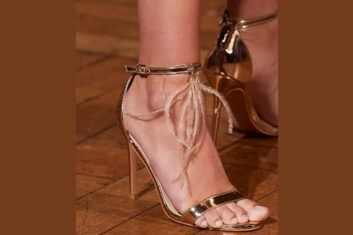 صنادل بكعب عالي لسهراتك في الصيف من أيدنيفيك  Aadnevick