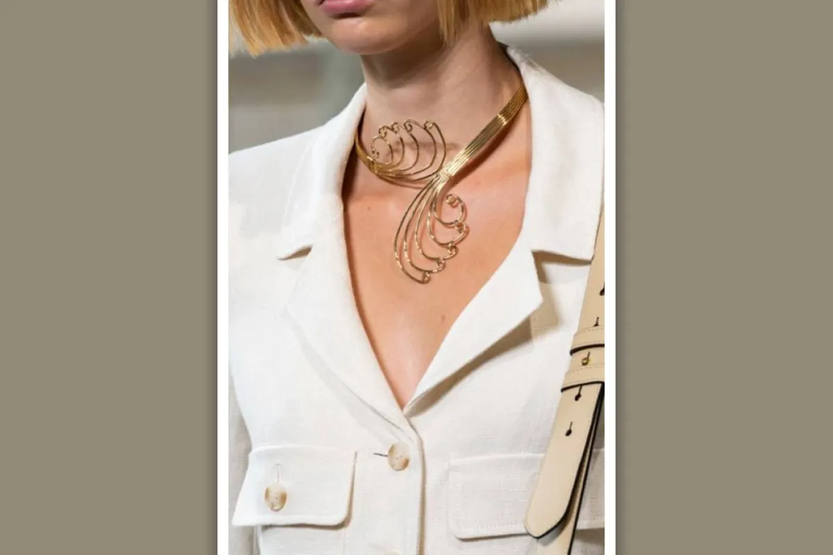 موديلات العقود التي ظهرت في مجموعات صيف 2022 من ألبيرتا فيريتي  Alberta  Ferretti