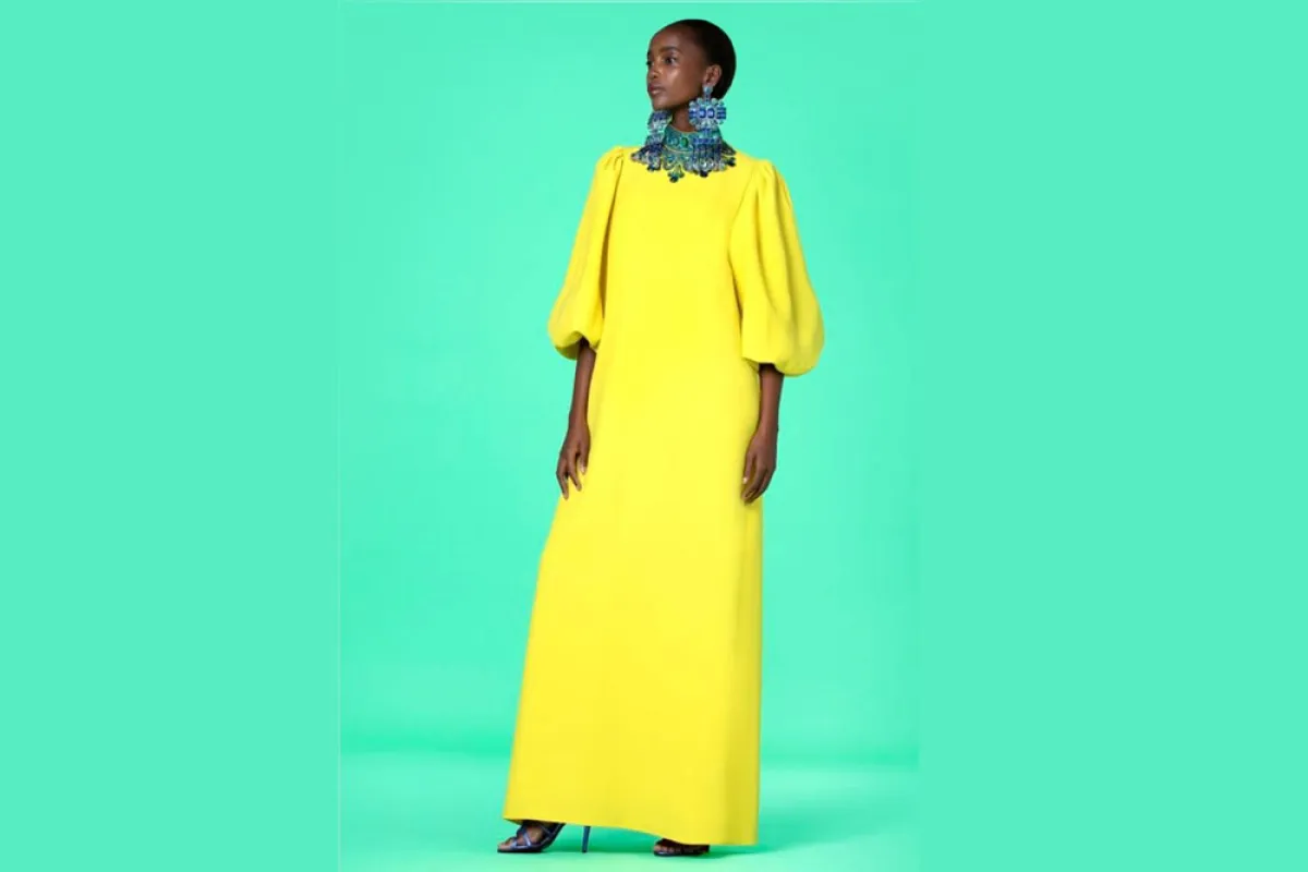 ملابس مشرقة باللون الأصفر  من أندرو جي إن  Andrew GN