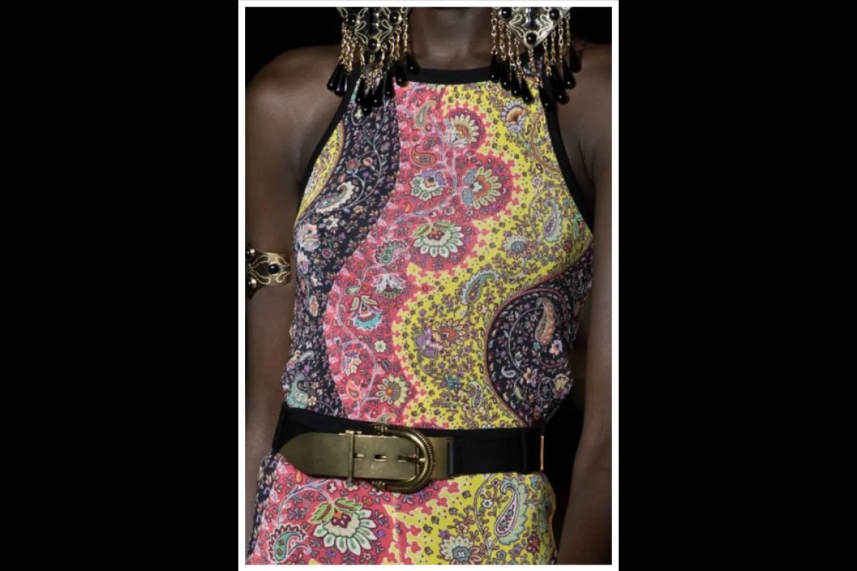 موديلات أحزمة جلدية للمرأة من عروض صيف 2022 من إيترو  Etro