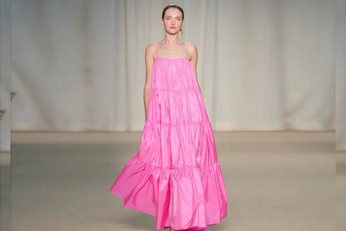 فساتين فضفاضة من عروض الصيف للمرأة الحامل من آدم ليبس Adam Lippes