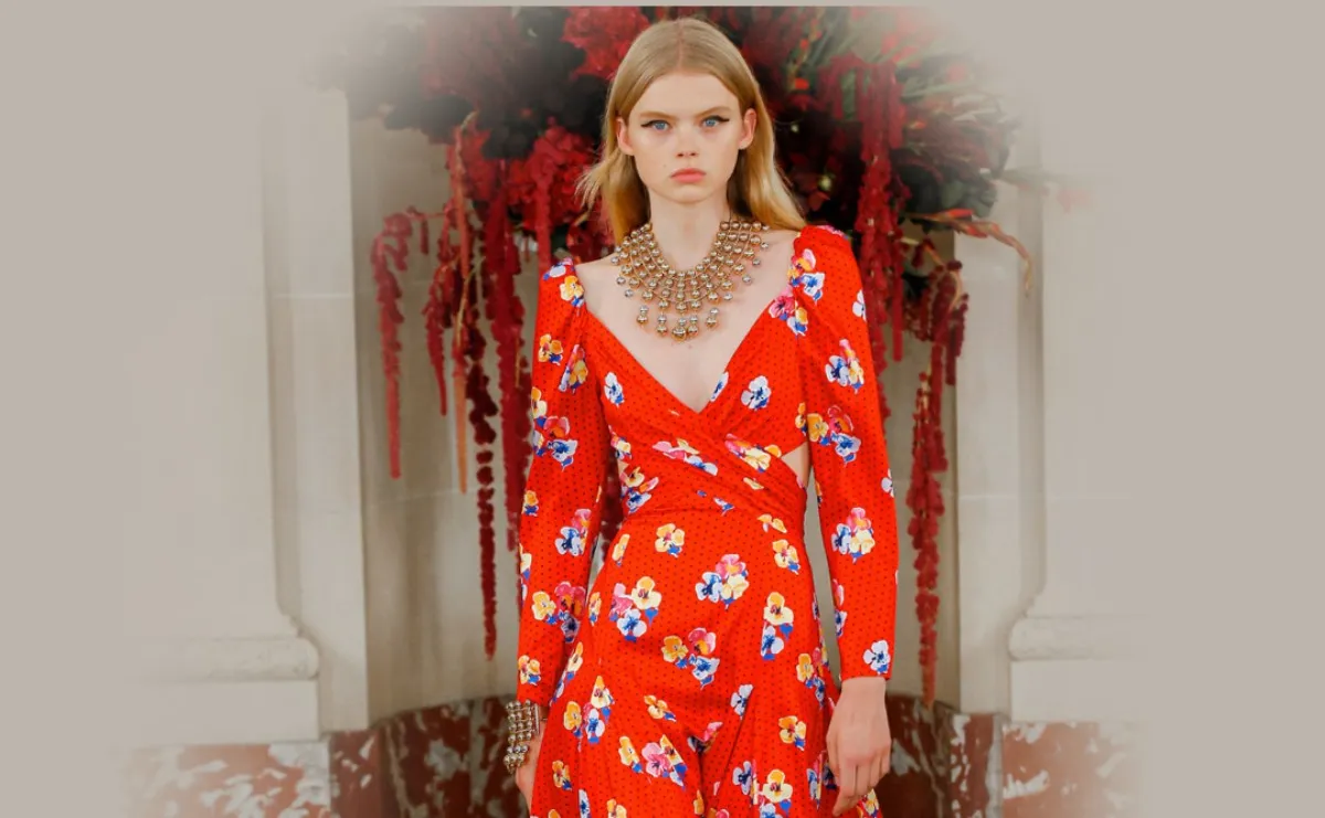 فستان ميدي باللون الأحمر من كارولينا هيرارا Carolina Herrera 