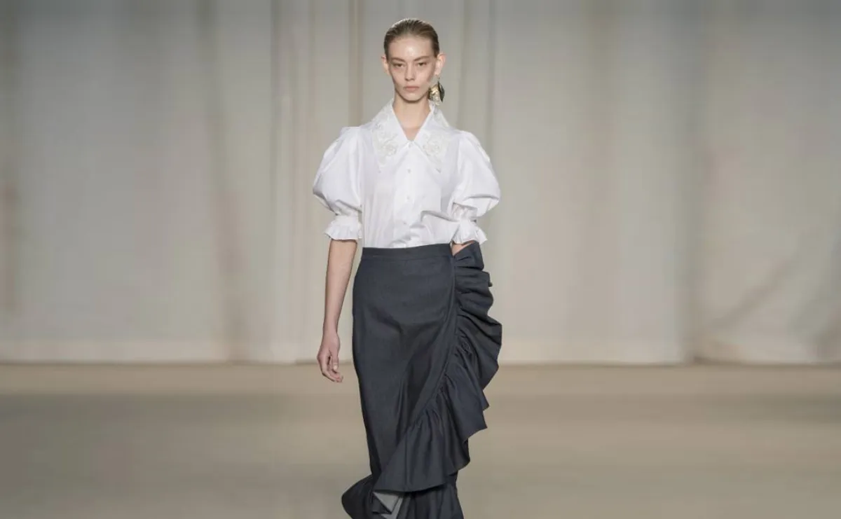 تنورة غريبة مع الكشكش من آدم ليبس Adam Lippes