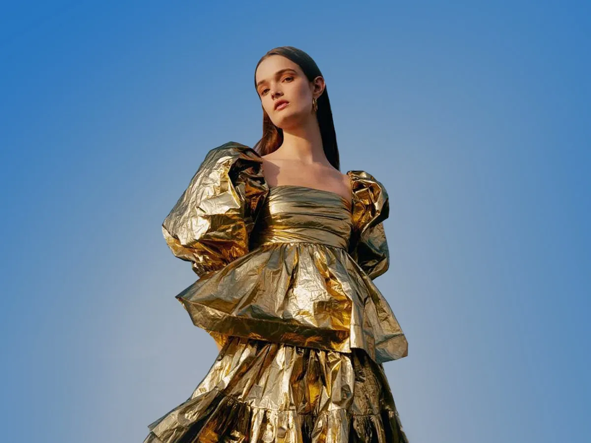 إطلالات مشرقة باللون الذهبي لشهر رمضان 