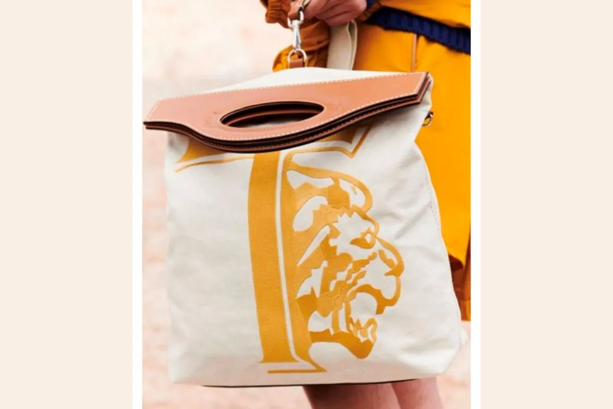 حقائب للرجل من مجموعات صيف 2022 من تودز  Tods