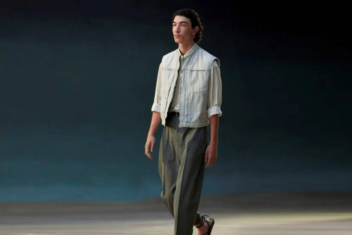 صنادل صيفية للرجل من مجموعات صيف 2022 من لومير  Lemaire