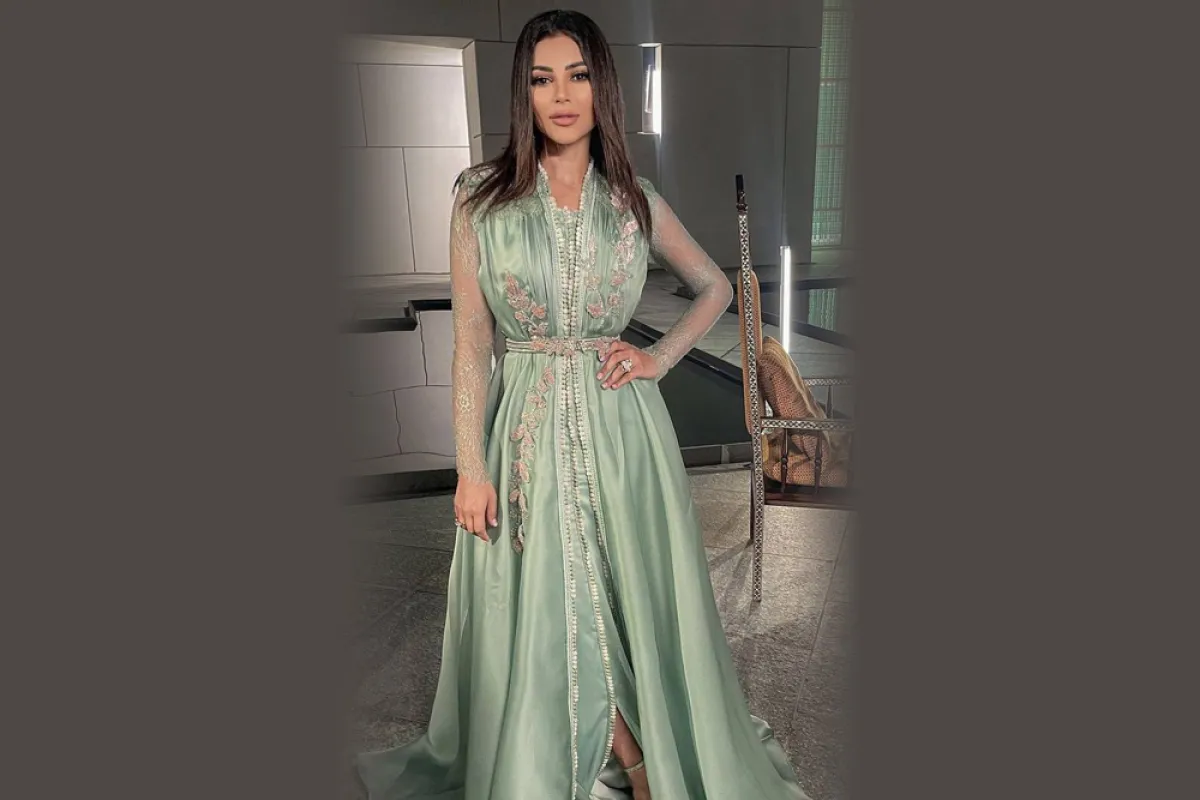 مهيرة عبدالعزيز بقفطان ذو اكمام شفافة