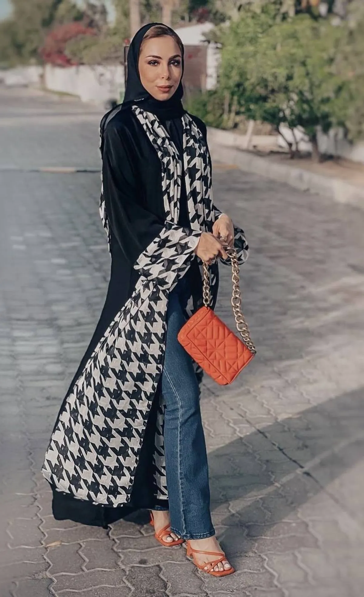 عباية حيادية الالوان