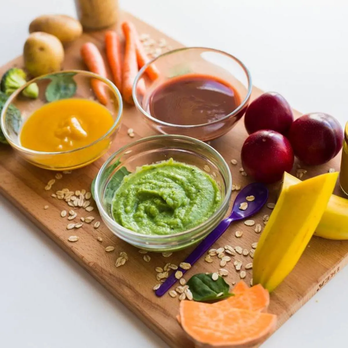 صورة لمجموعة من الاطعمة