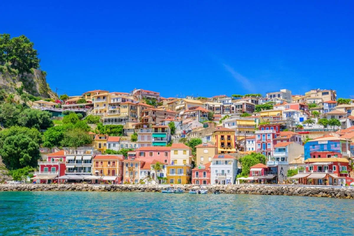 تقع بارغا على طول البحر الأدرياتيكي