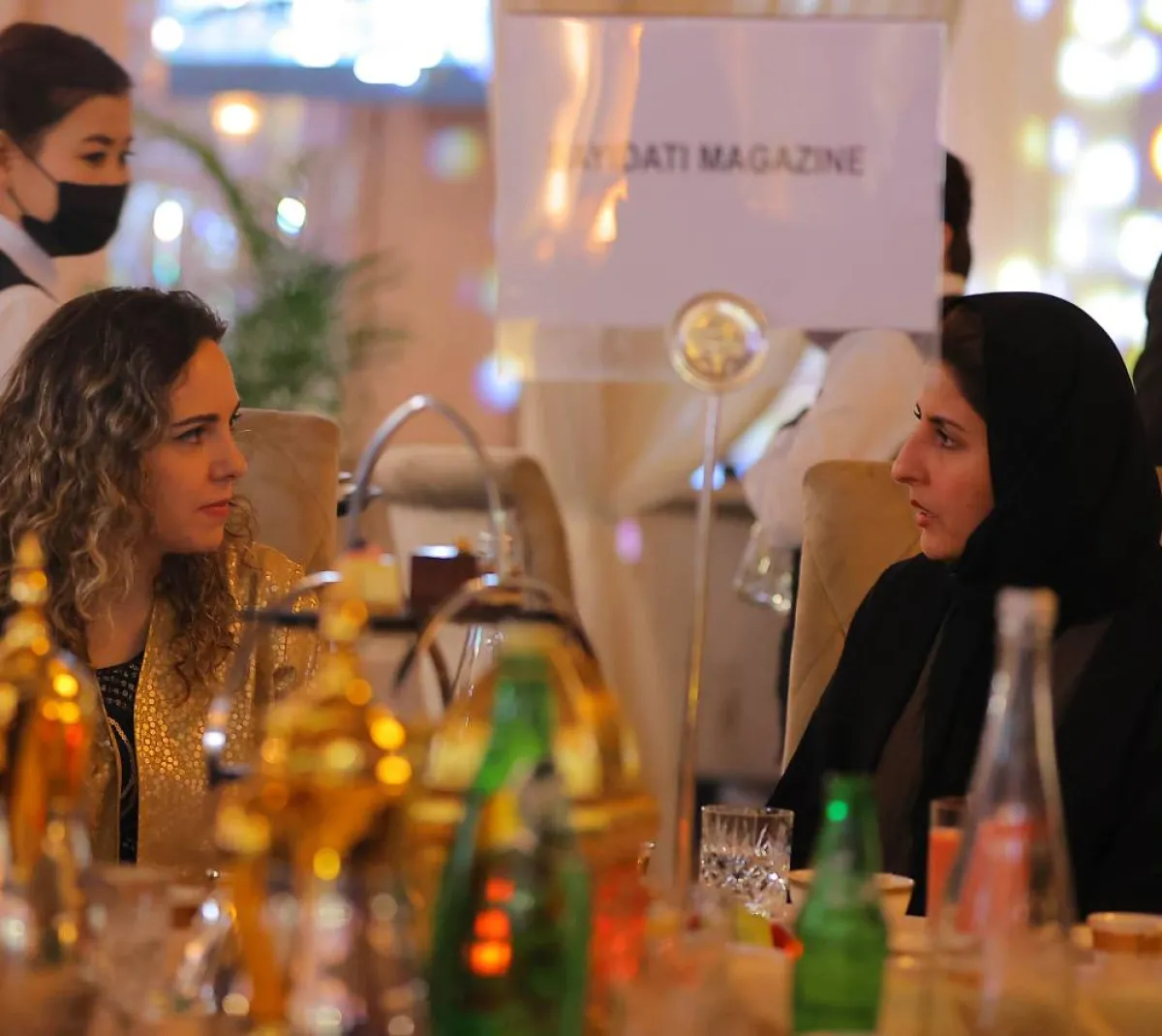 لمى الشثري مع الزميلة عبير بوحمدان