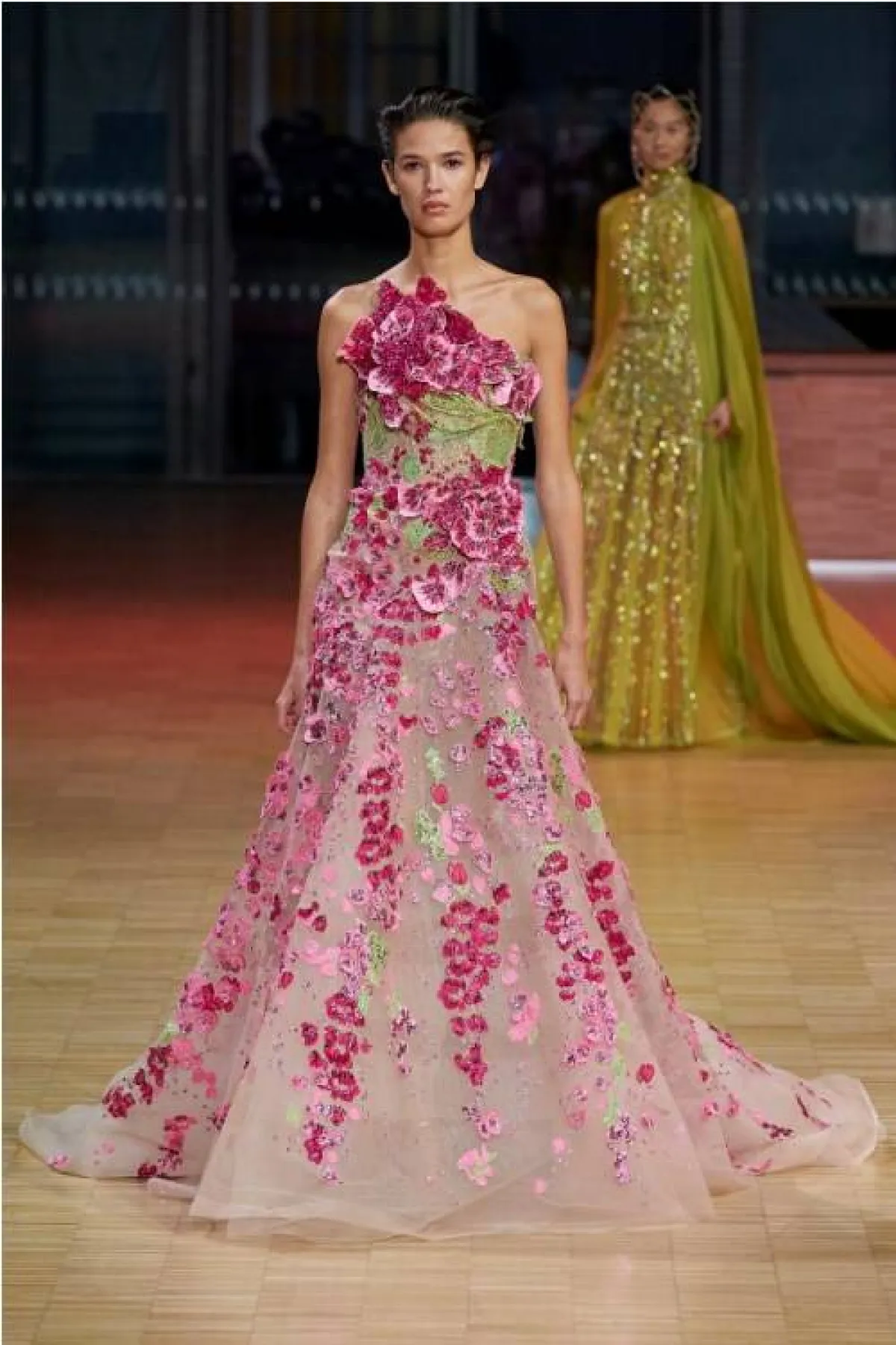 فستان سهرة فاخر من إيلي صعب  Elie Saab