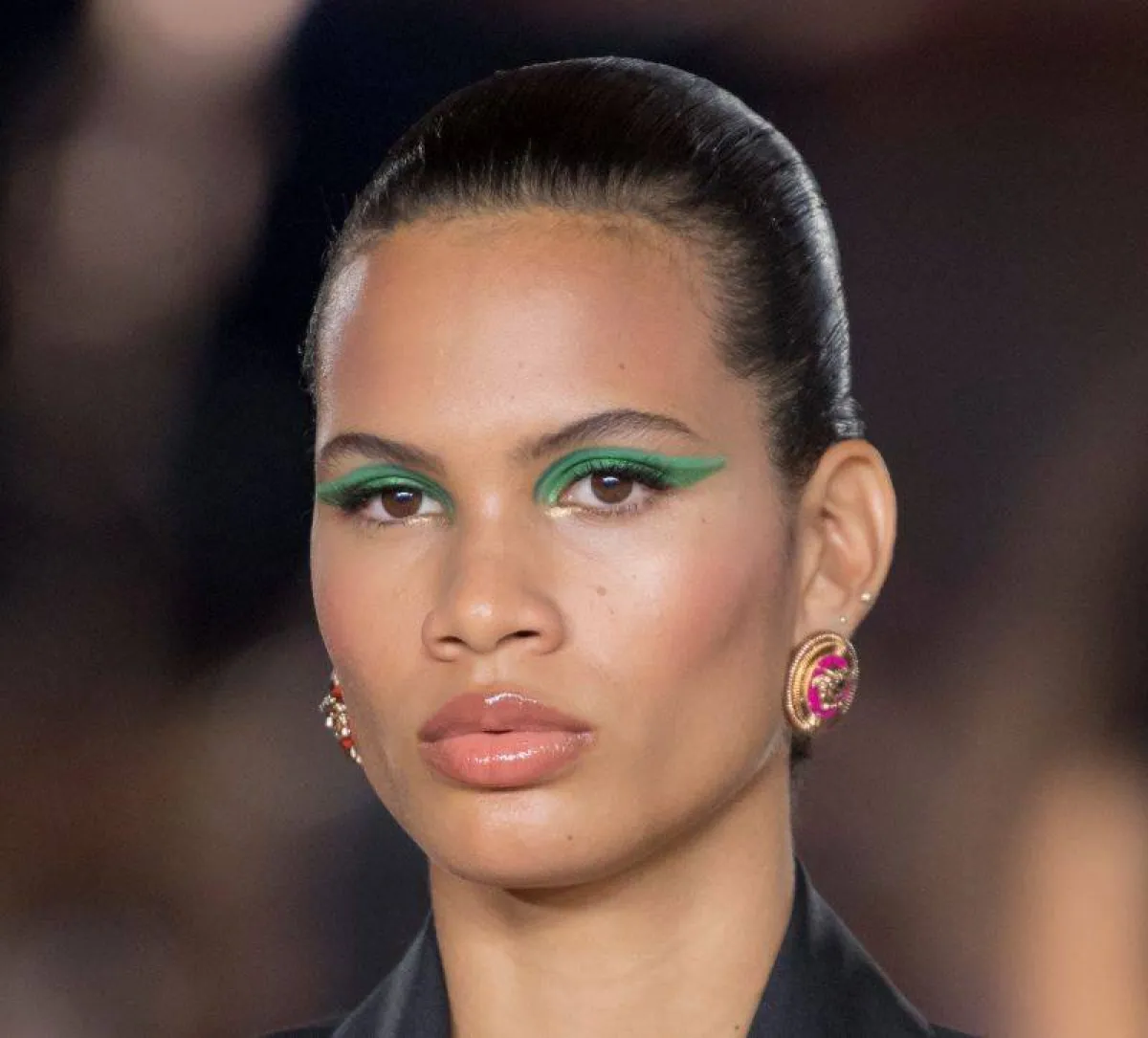 صيحة الأيلاينر الملون