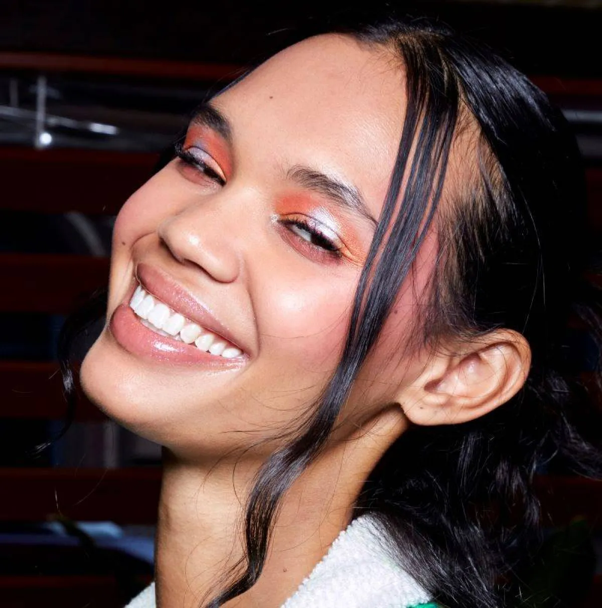 صيحة ظلال العيون الملون