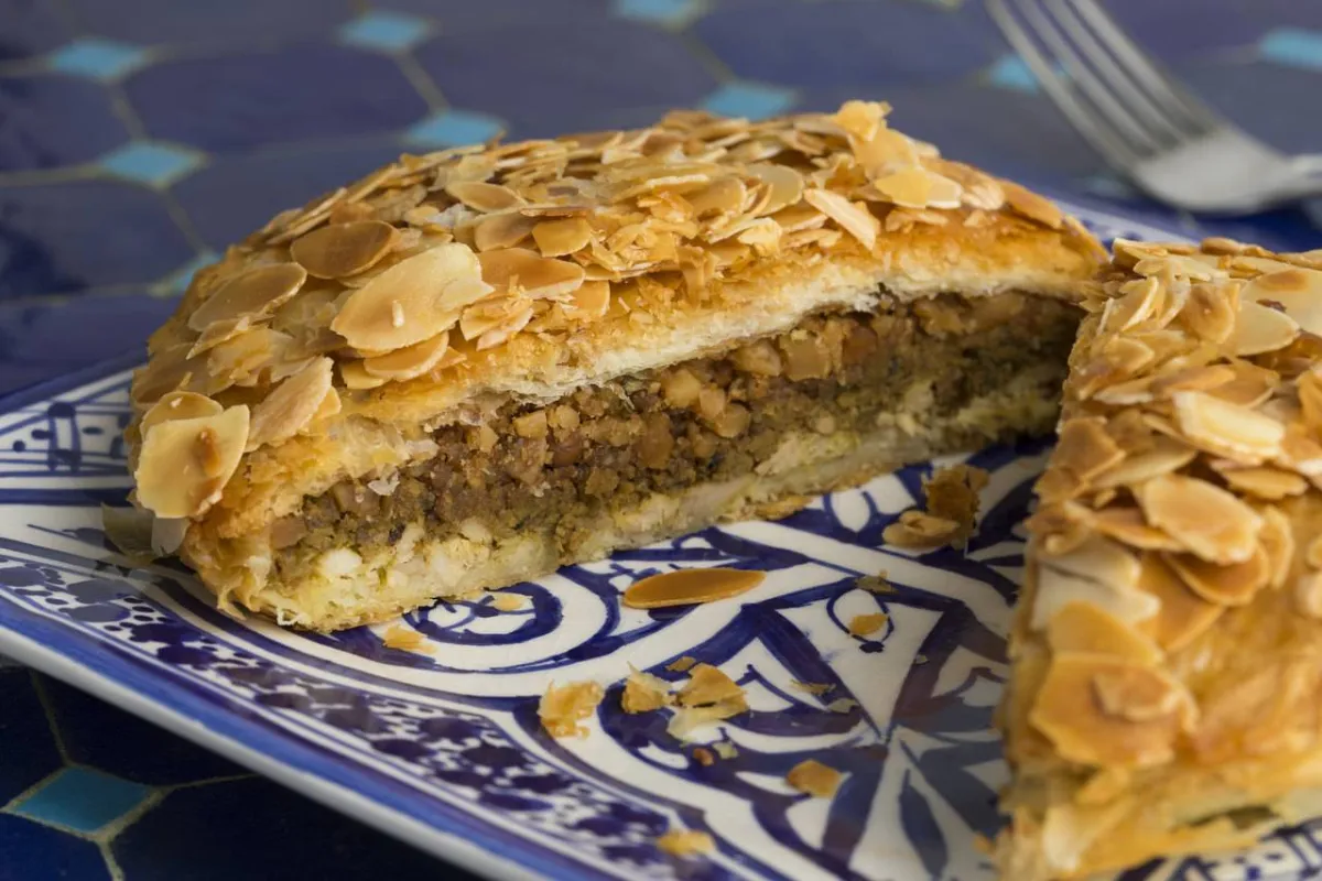 صورة لطبق البسطيلة المغربية