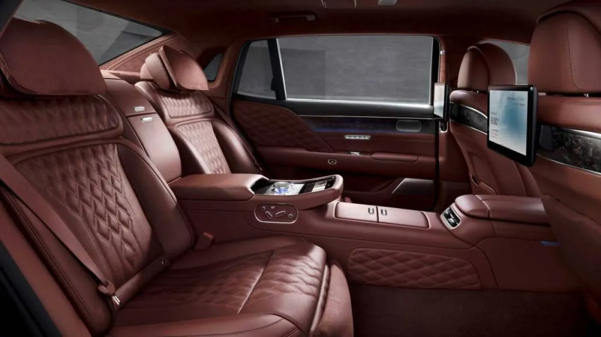 2023 Genesis G90