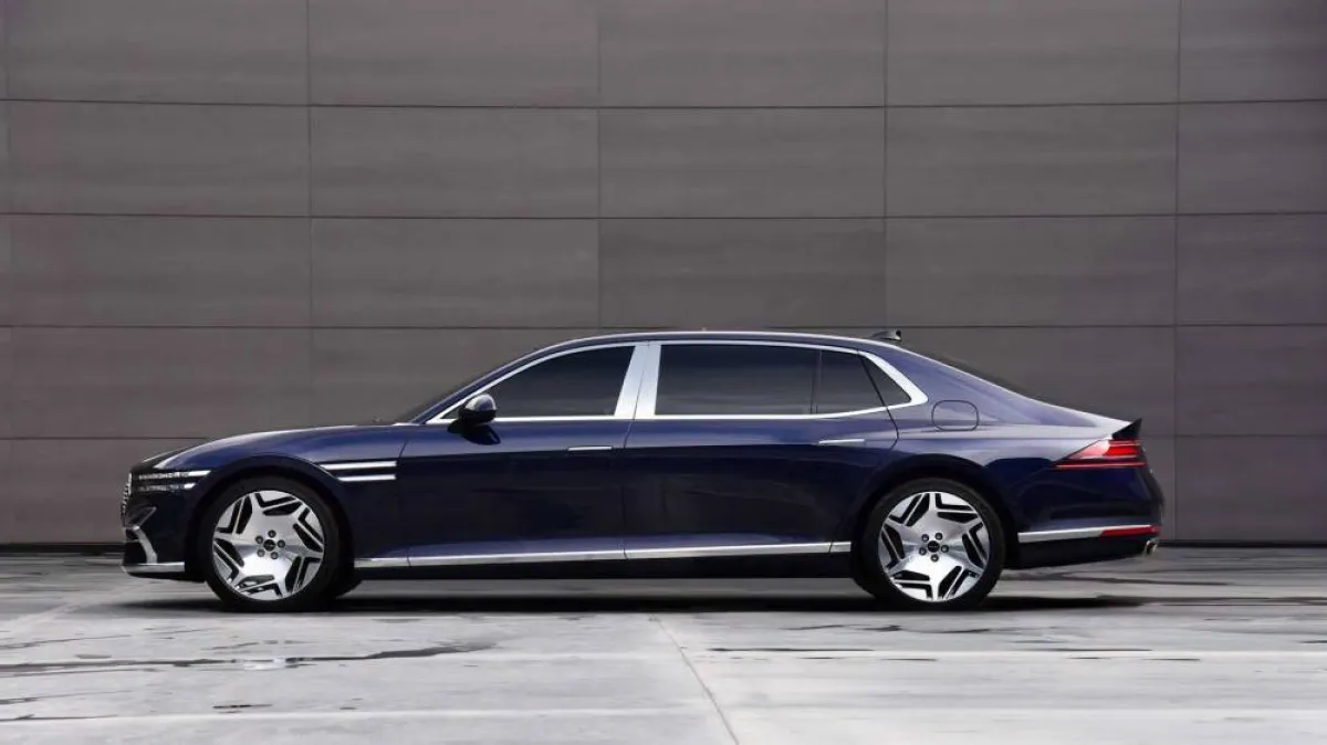 2023 Genesis G90
