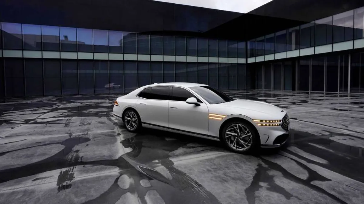2023 Genesis G90