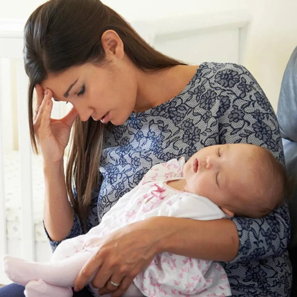 صورة لطفل وأمه