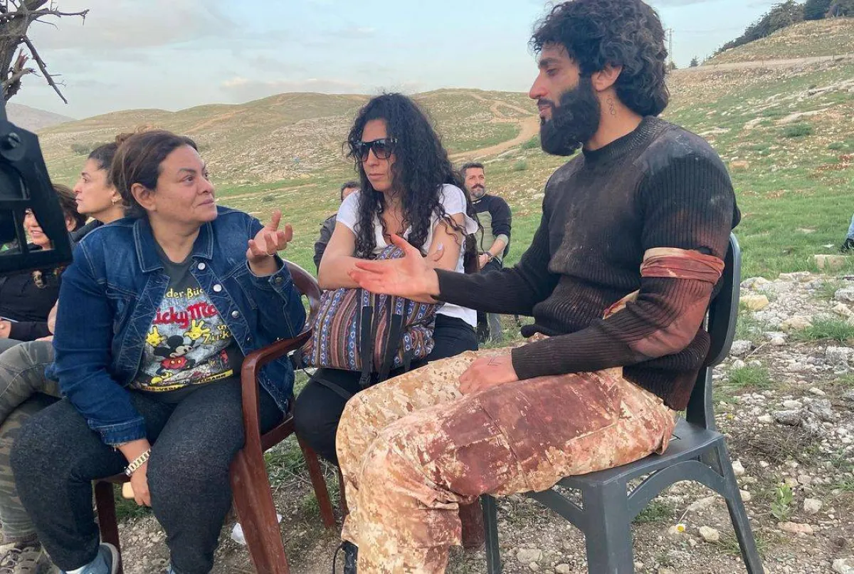 محمد حاتم برفقة كاملة أبوذكري في كواليس مسلسل " بطلوع الروح " -  صورة من صفحة محمد حاتم على " انستغرام"