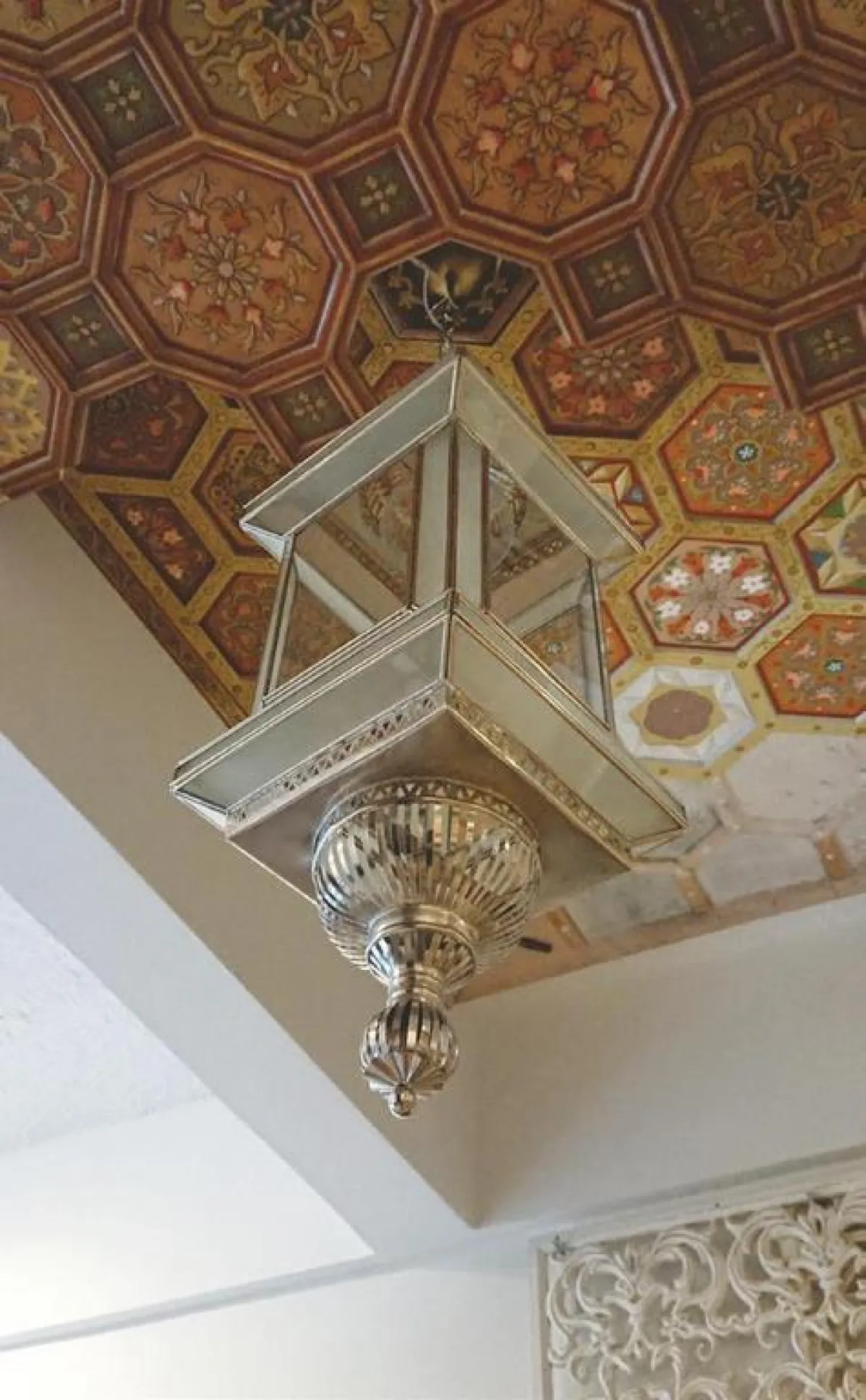 المصمّمون يتفنّنون في جعل الطراز الشرقي يتآلف مع طرز المنازل المختلفة