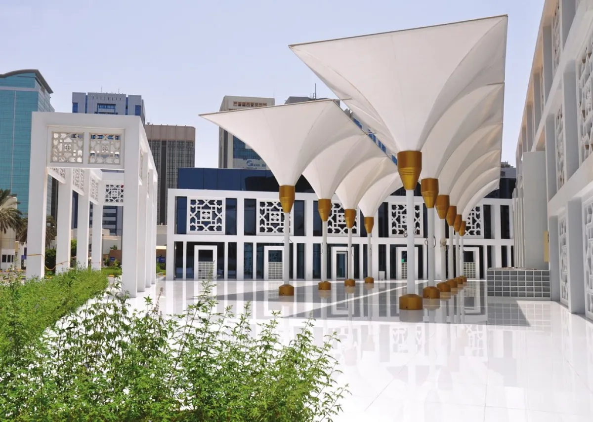 عمارة مسجد أدكو في أبوظبي