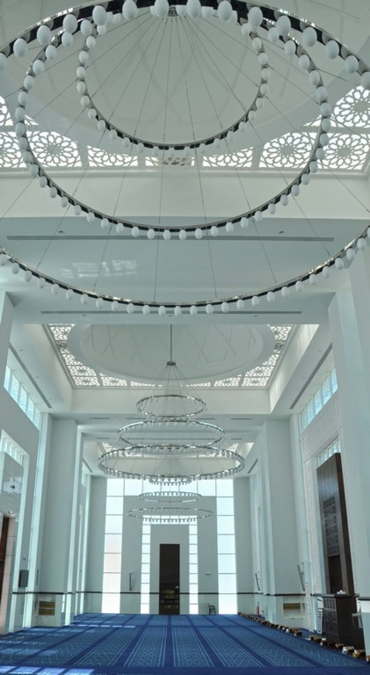 العمارة الداخليّة الحديثة لمسجد الرضوان