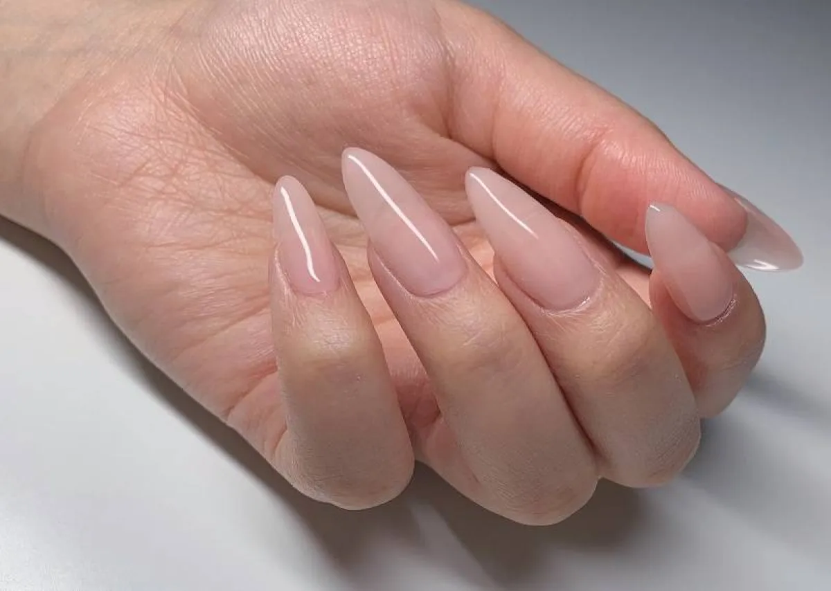 مناكير بألوان هادئة