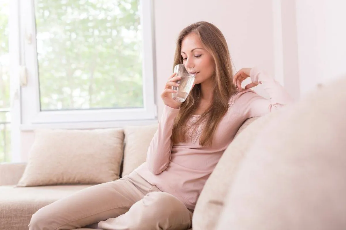 شرب الماء بوفرة بين الإفطار والسحور