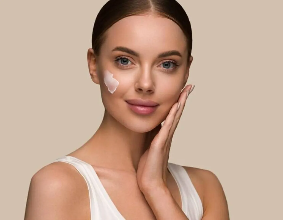 علاج النمش بكريمات التفتيح