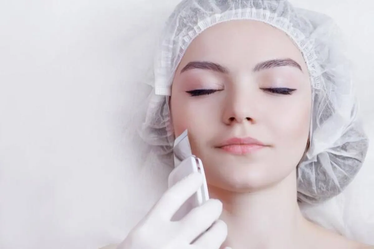 التقشير الدقيق للجلد لإزالة النمش بسرعة