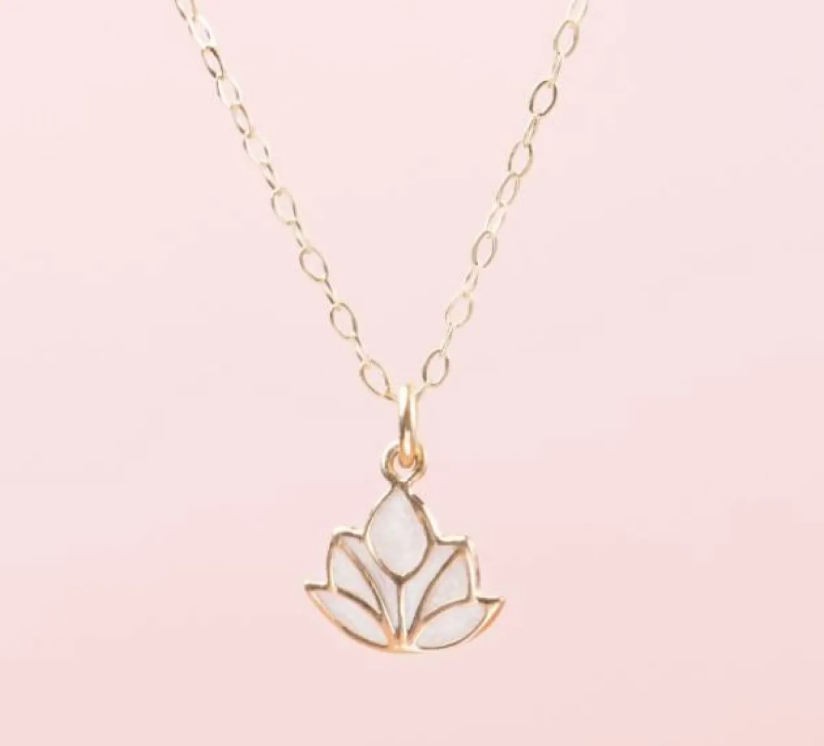 قلادة اللوتس