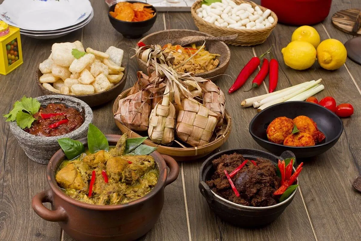 رمضان حول العالم: إندونيسيا تعلن عن رمضان بالبدوق، وتتناول شراب تيمون سوري، والأرز في الإفطار والسحور 